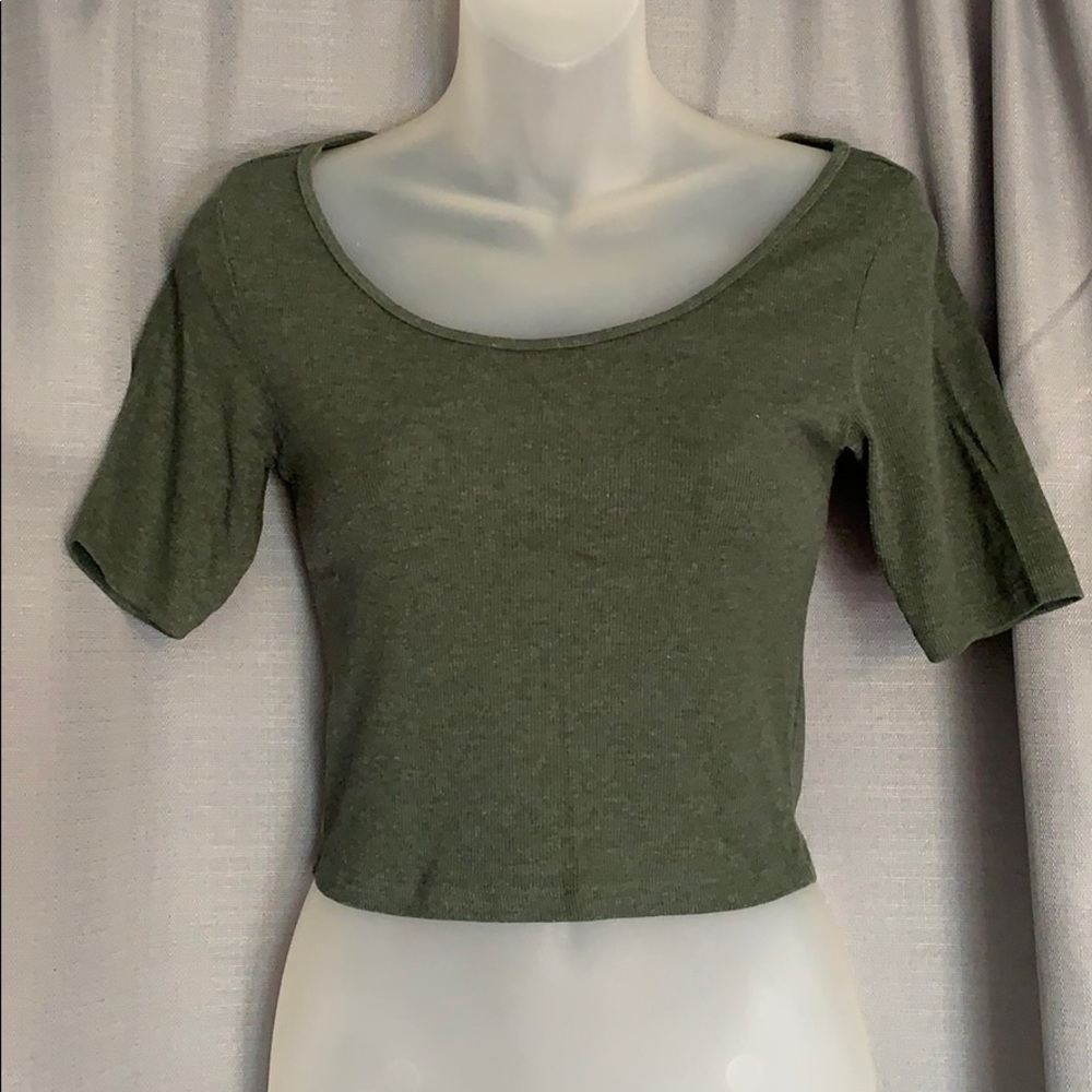 🌵 H&M Crop Top 🌵